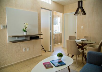 Comedor de la casa nueva Lâk en el desarrollo Alôja, Cancún